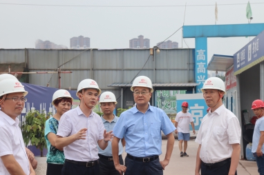 集團(tuán)公司董事長(zhǎng)鄧華帶隊(duì)前往內(nèi)江市、隆昌市考察紡織、糧食儲(chǔ)運(yùn)、撬裝加油等項(xiàng)目