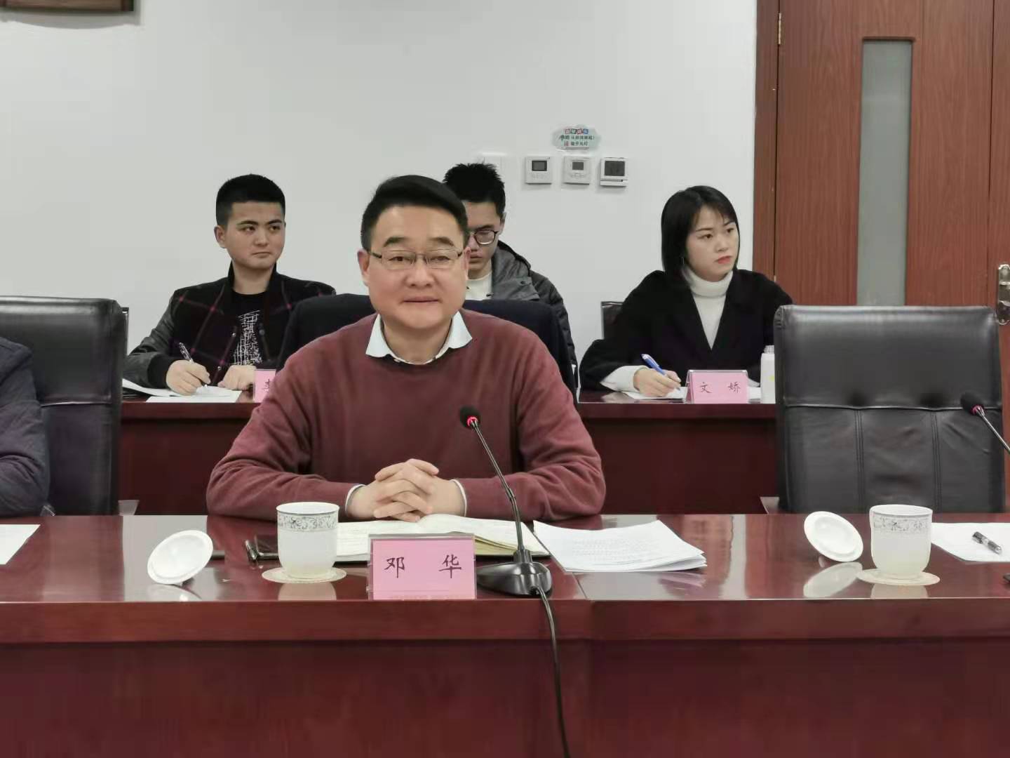 “省、市、縣三級(jí)聯(lián)動(dòng)，多方齊力推動(dòng)達(dá)州苧麻產(chǎn)業(yè)發(fā)展”。