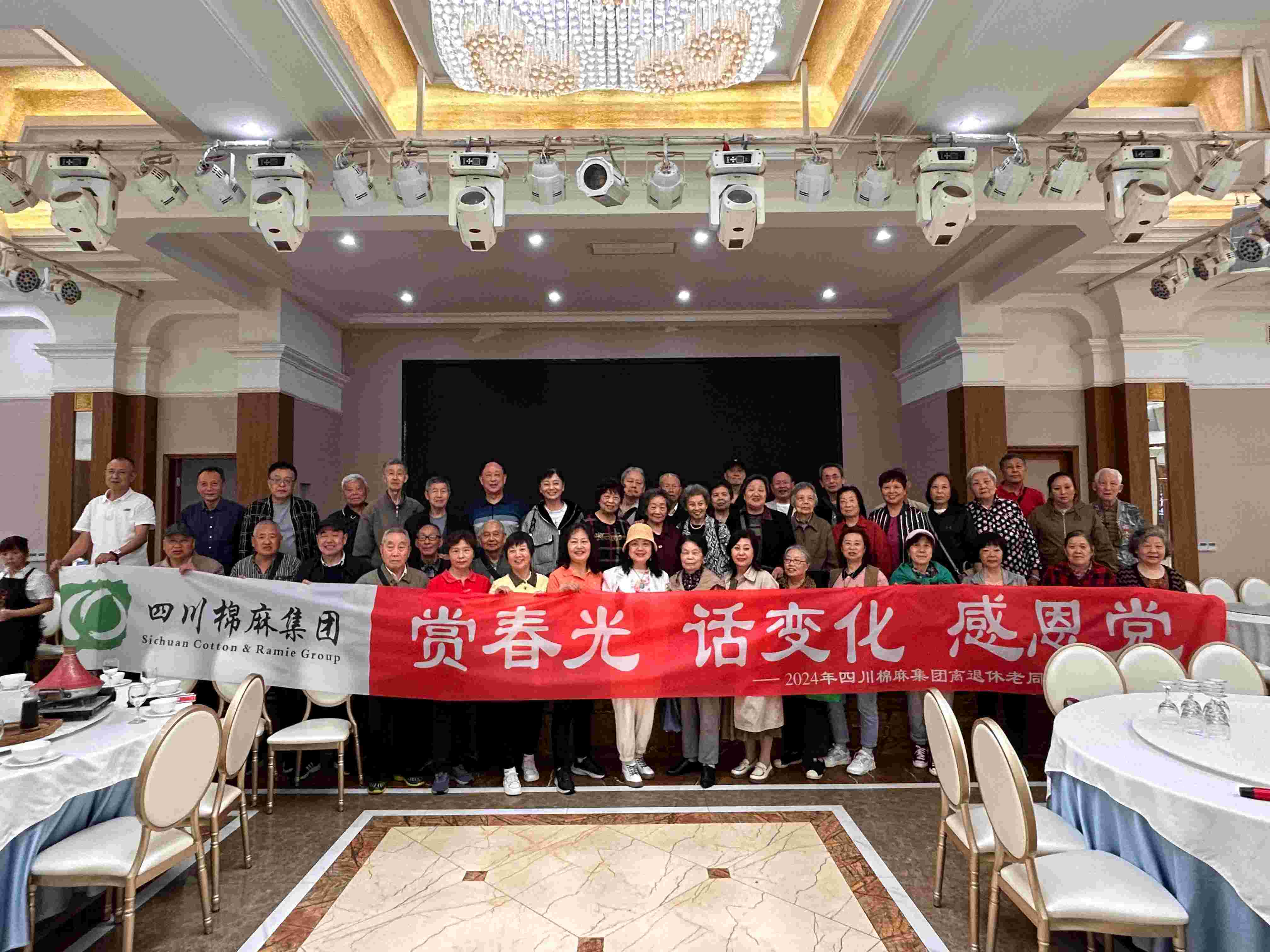 集團公司組織老同志開展“賞春光、話變化、感黨恩”戶外踏青活動